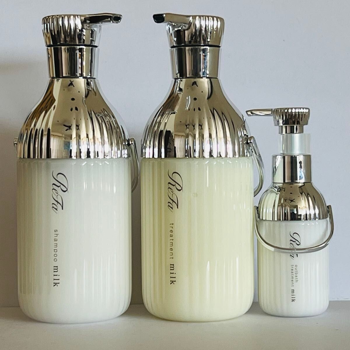 ReFa MILK PROTEIN SHAMPOO & TREATMENT & OUTBATH TREATMENT White