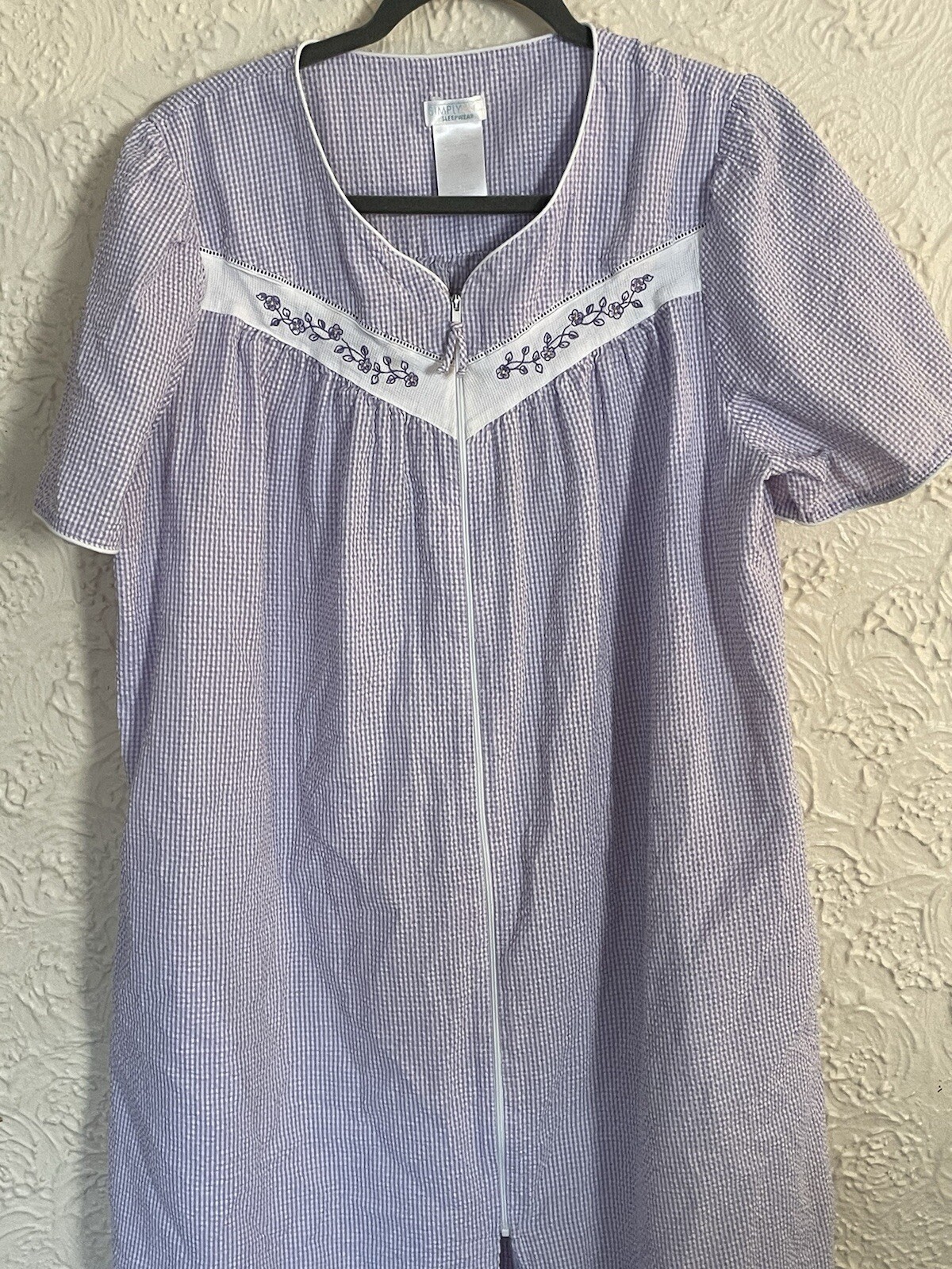 Simply Basic Short Robe Zip Front Purple Seersuck… - image 1