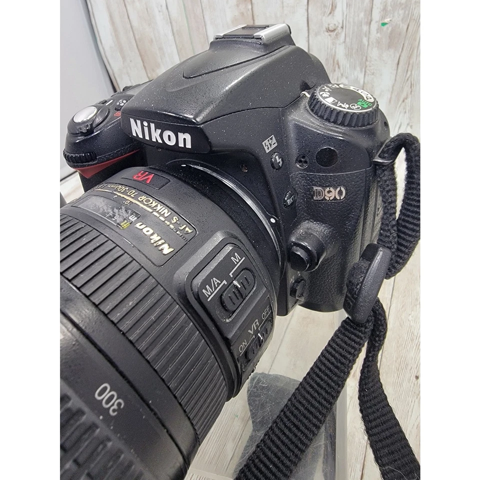 Nikon D90 DSLR Camera w/NIKKOR 70-300mm Lens Black with Battery and Charger - Image 3 of 4