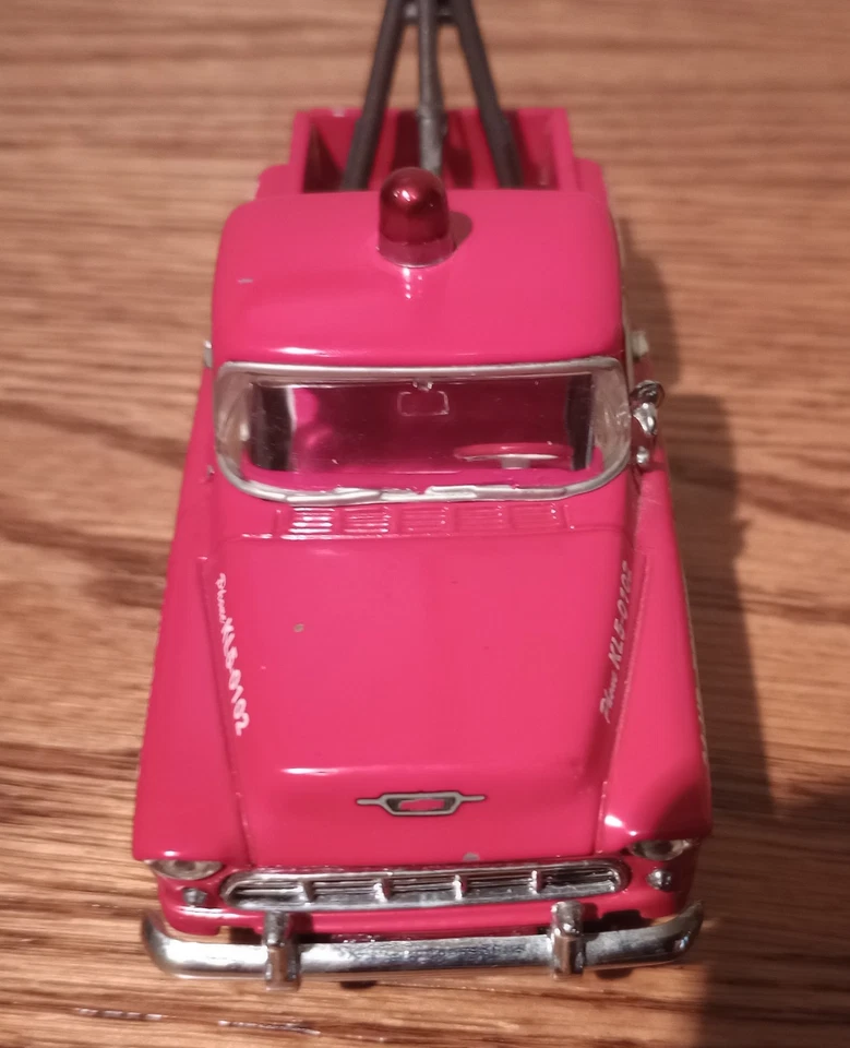 Matchbox 1:43 Fabulous Fifties AAA Emergency Road Services 1955 Tow Truck - Image 2 of 4