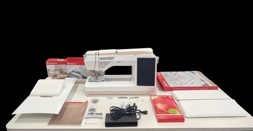 HUSQVARNA VIKING DESIGNER EPIC 3 Sewing & Embroidery Machine! Extra Goodies!