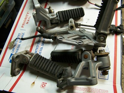 1985 Kawasaki Ninja ZX600 front and rear footpegs, shifter linkage