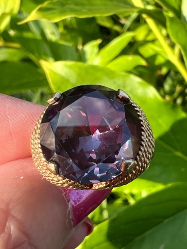 VINTAGE 10K GOLD LARGE SYNTHETIC PURPLE SAPPHIRE COLOR CHANGE ALEXANDRITE RING 