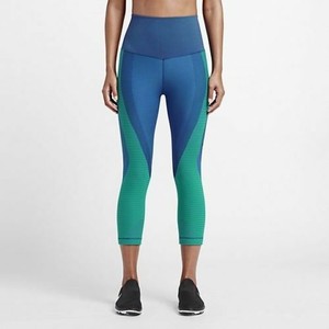 nike zoned sculpt capri