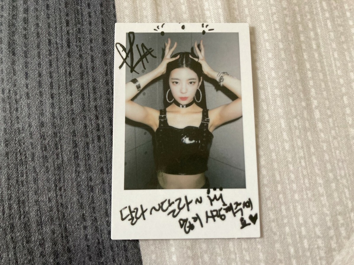 ITZY IT'Z ICY ALBUM Preorder POLAROID PHOTOCARD YEJI LIA ITZY IT'Z ICY ALBUM Preorder POLAROID PHOTOCARD YEJI LIA