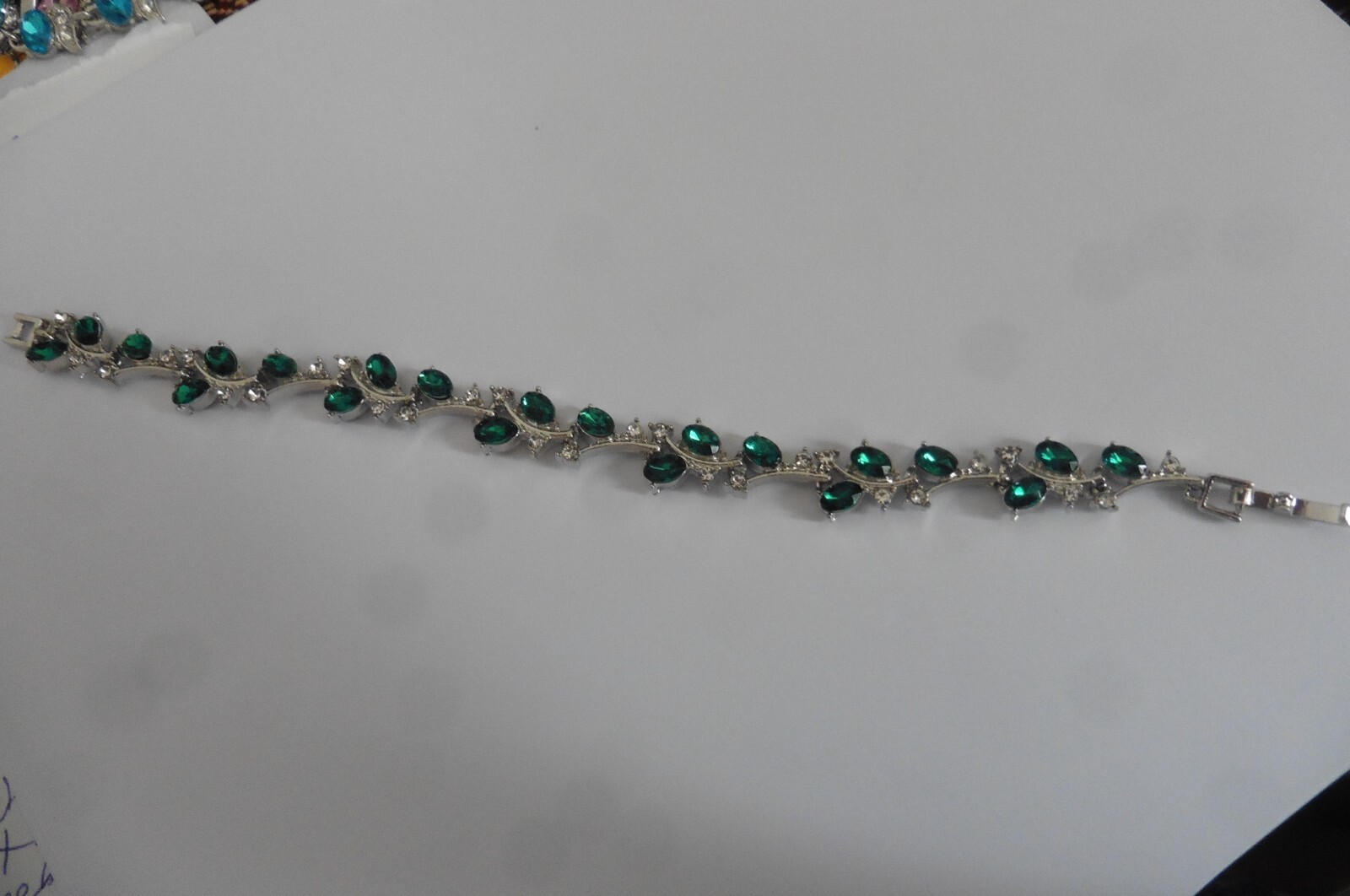 Broche Barrette Ancienne – Strass Vert émeraude, Métal Argenté, Style Empire