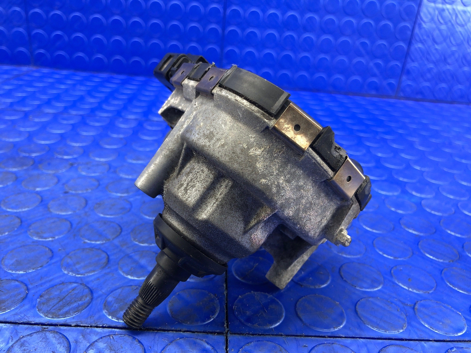 2014 2015 2016 2017 2018 2019 BMW I8 OEM FRONT LEFT WINDSHIELD WIPER MOTOR