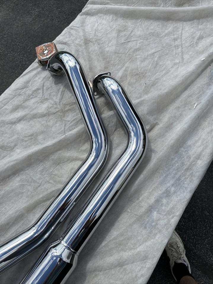 Sistema de escape doble escalonado de corte cortado cromado duro se adapta a: Yamaha XVS1700 Foto 2 de 4