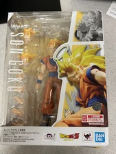 *BOX DAMAGED* Dragon Ball Z: Super Saiyan 3 Son Goku S.H.Figuarts Action Figure