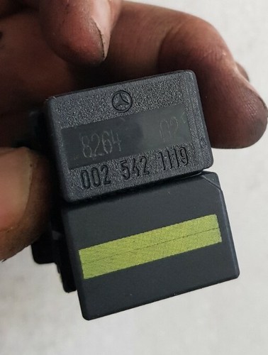 Relais 0025421119 Mercedes Vaneo W414 / W168 / W169 / W245 / W202 / W203 / W210