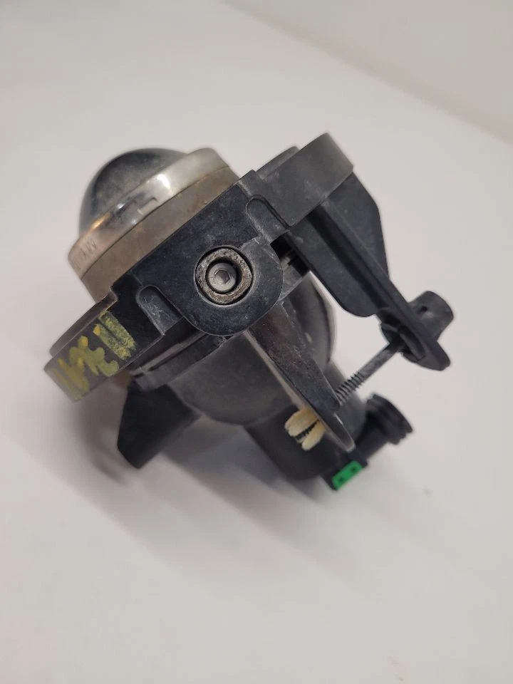 Luz antiniebla de conducción derecha Dodge Challenger 13-23 montada en parachoques 5182021AB Foto 4 de 4