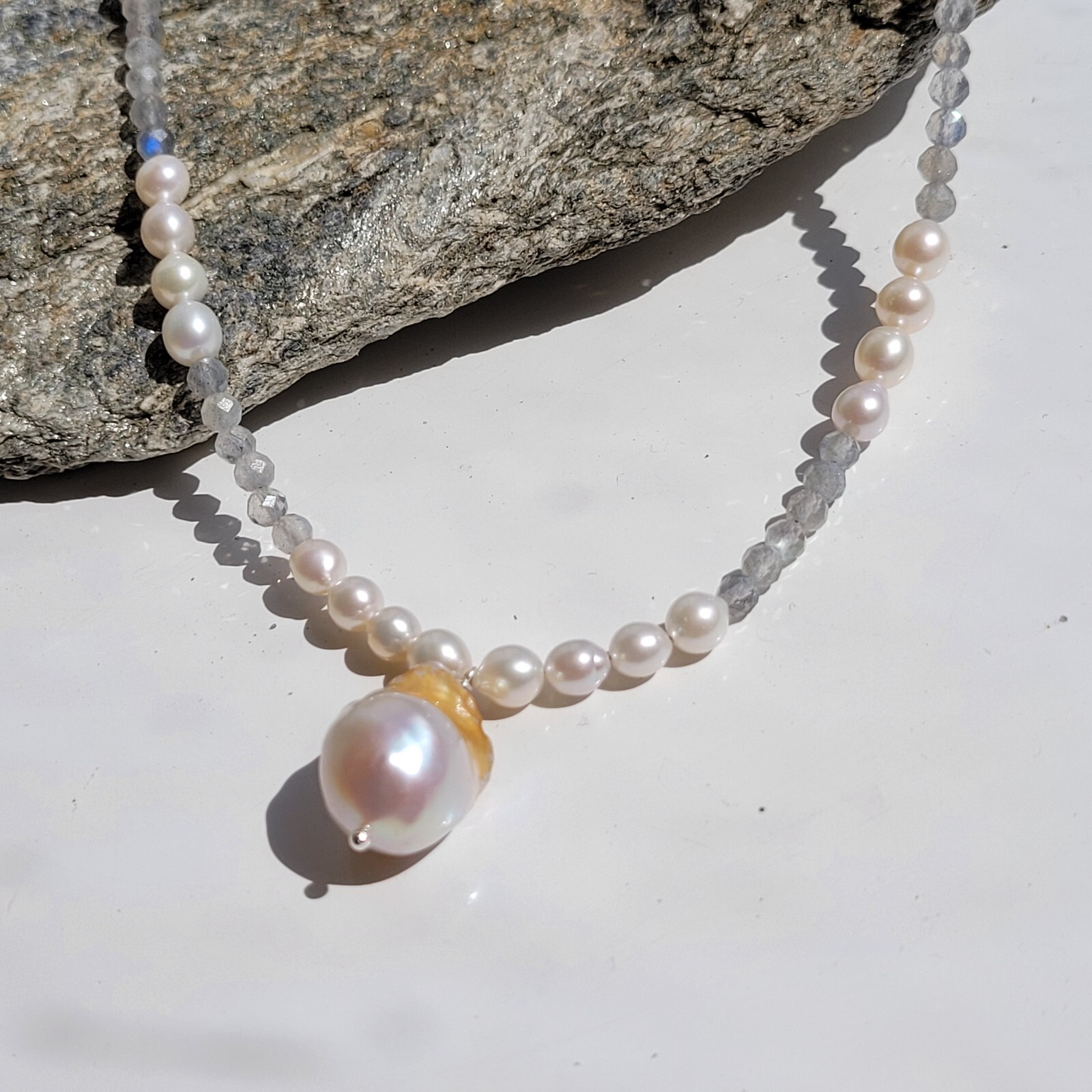Collier perle de culture baroque d'eau douce labradorite véritable modèle 921