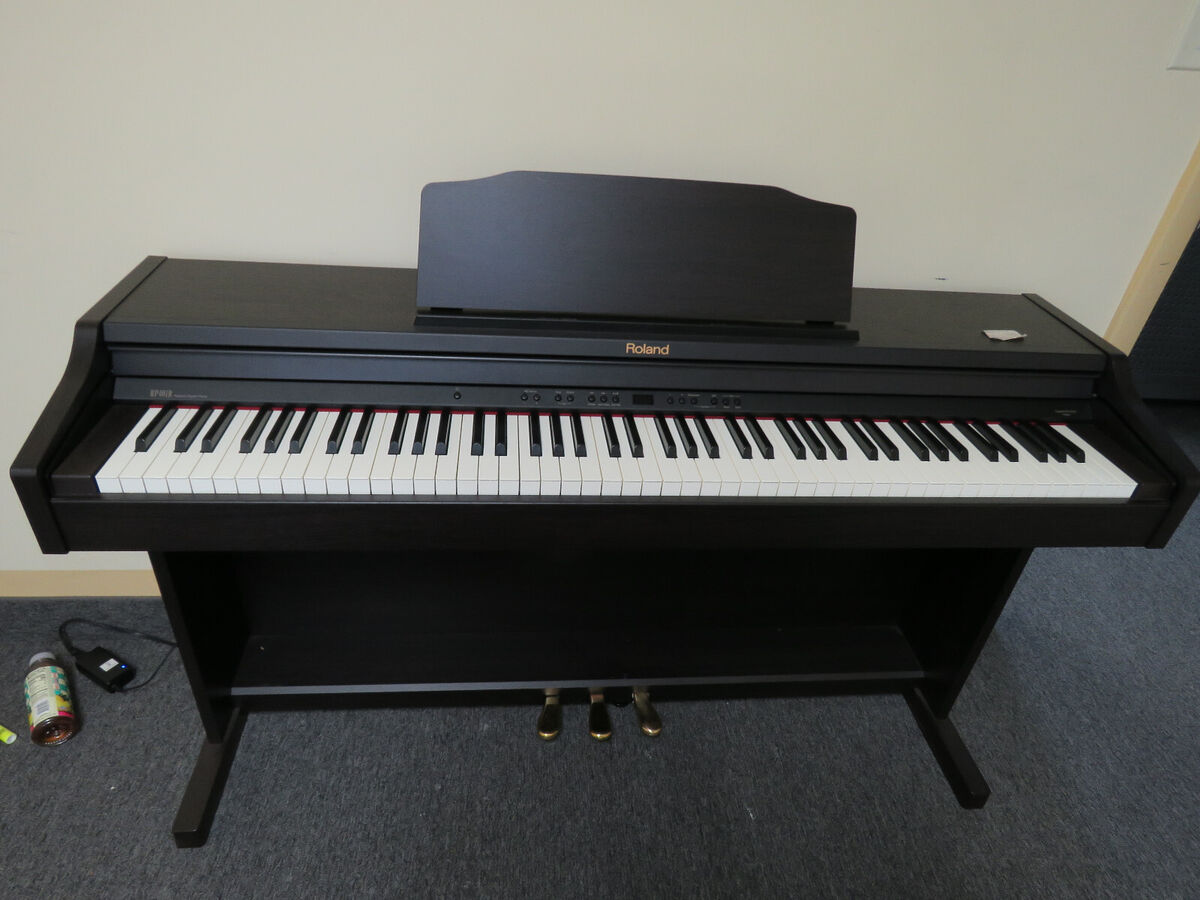 Roland Digital Piano RP401R With Spinet Style Case FREE Roland Digital Piano RP401R With Spinet Style Case FREE