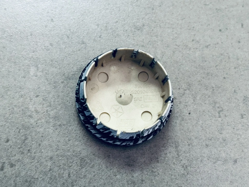 Juego de tapacubos centrales de rueda pata de gallo blanco y negro Jeep Wrangler 07-18 x4 OEM 2 1/8" Foto 4 de 4