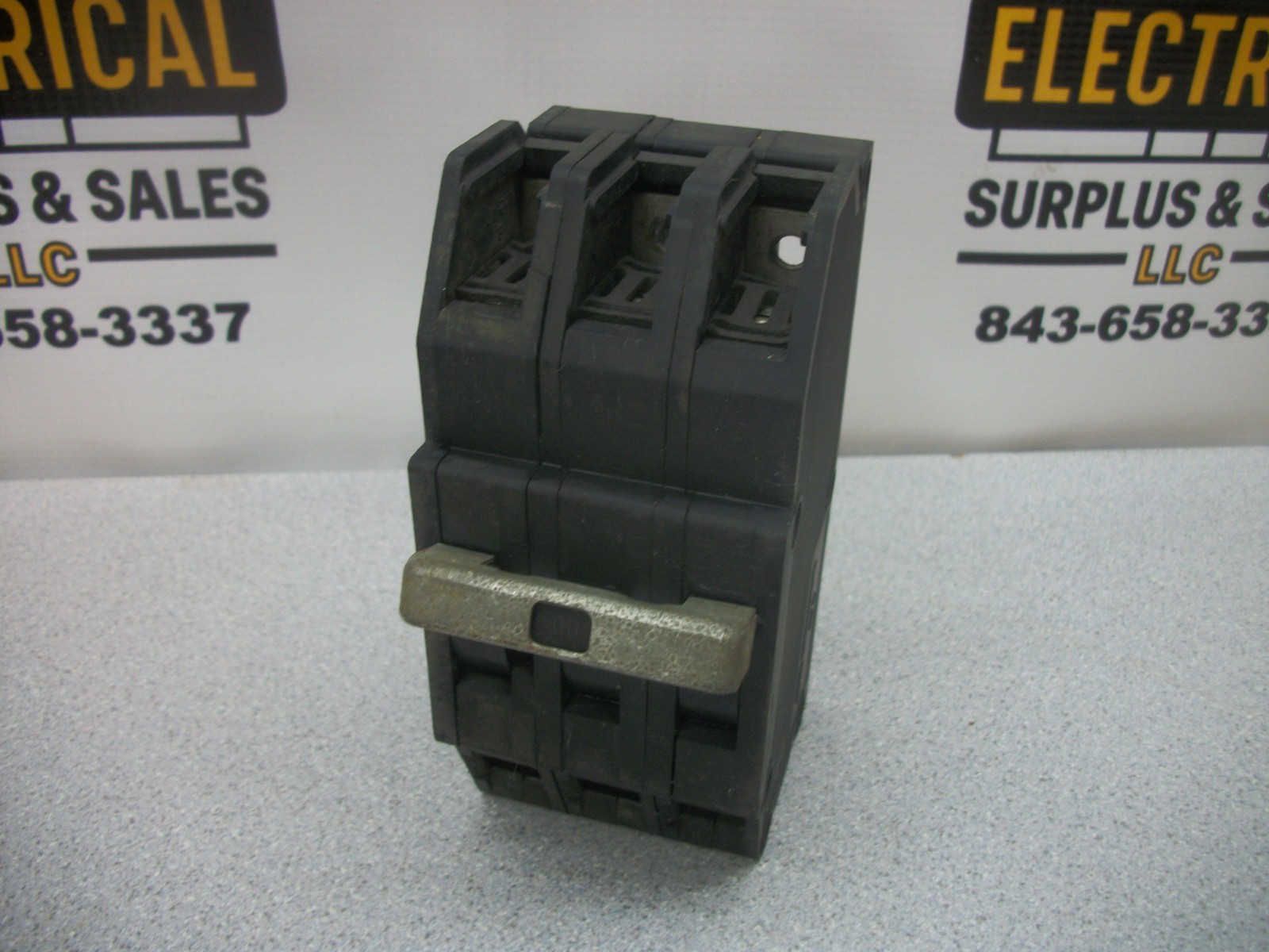 Gte Sylvania Qb Circuit Breaker Qb243100 100Amp 240Volt 3Pole Chipped