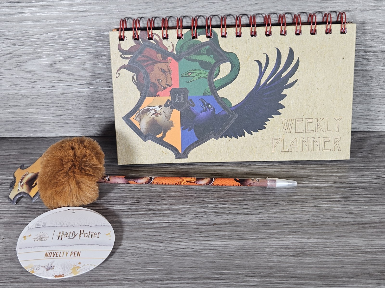 Harry Potter Weekly Planner House Crests A5 Hardcover 12x21cm & Hufflepuff Pen