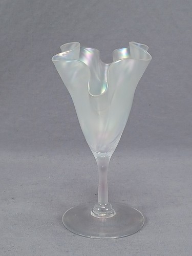 John Walsh Walsh English Hand Blown Iridescent Art Glass Fan Vase C. 1880-1910 - Picture 2 of 8