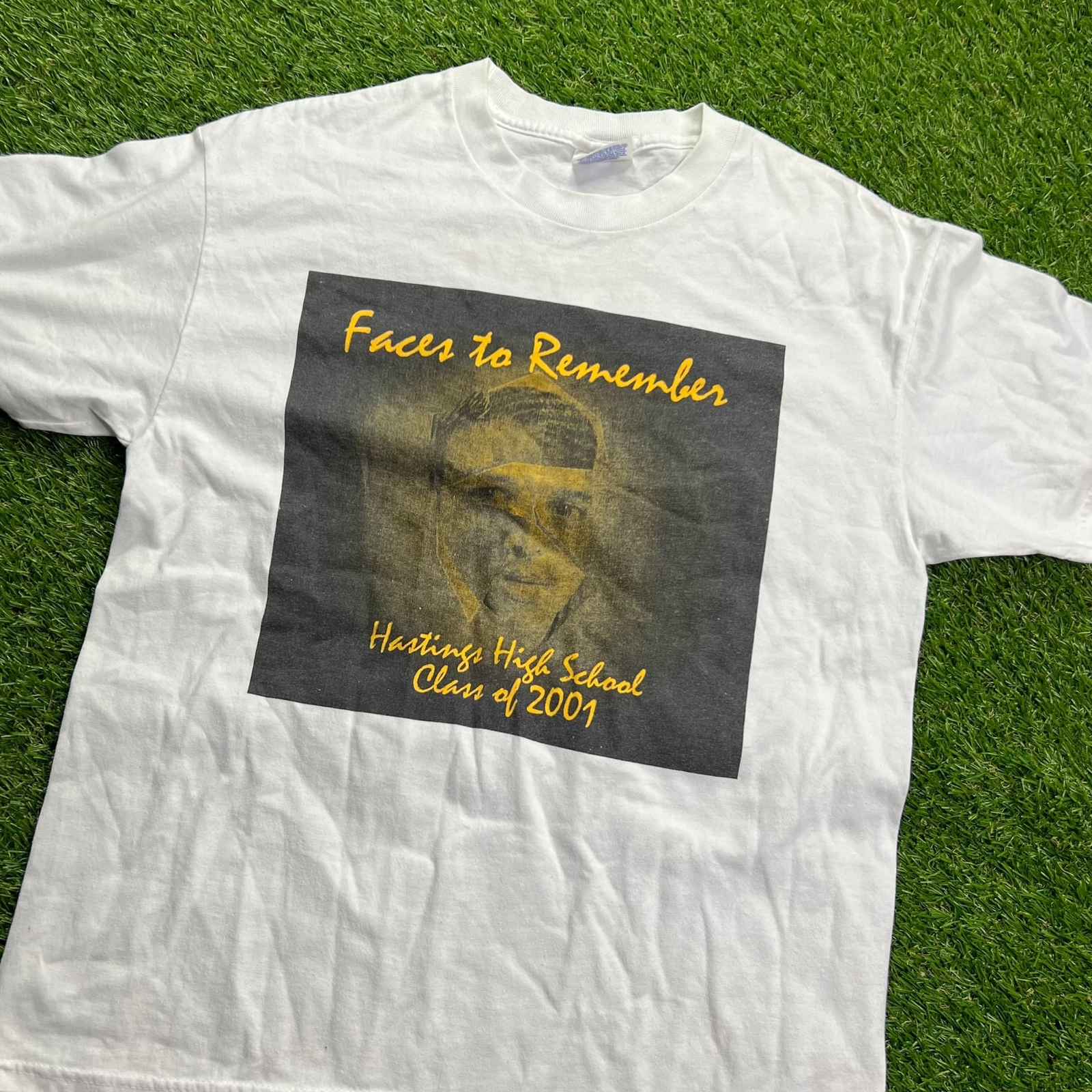 ALTRA T shirt vintage 2001 Hastings High School Faces to Remember taglia M Hanes 50 50