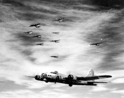 Boeing B-17 Flying Fortress  ''Ole Miss'' in flight 8x10 WWII WW2 Photo 866a