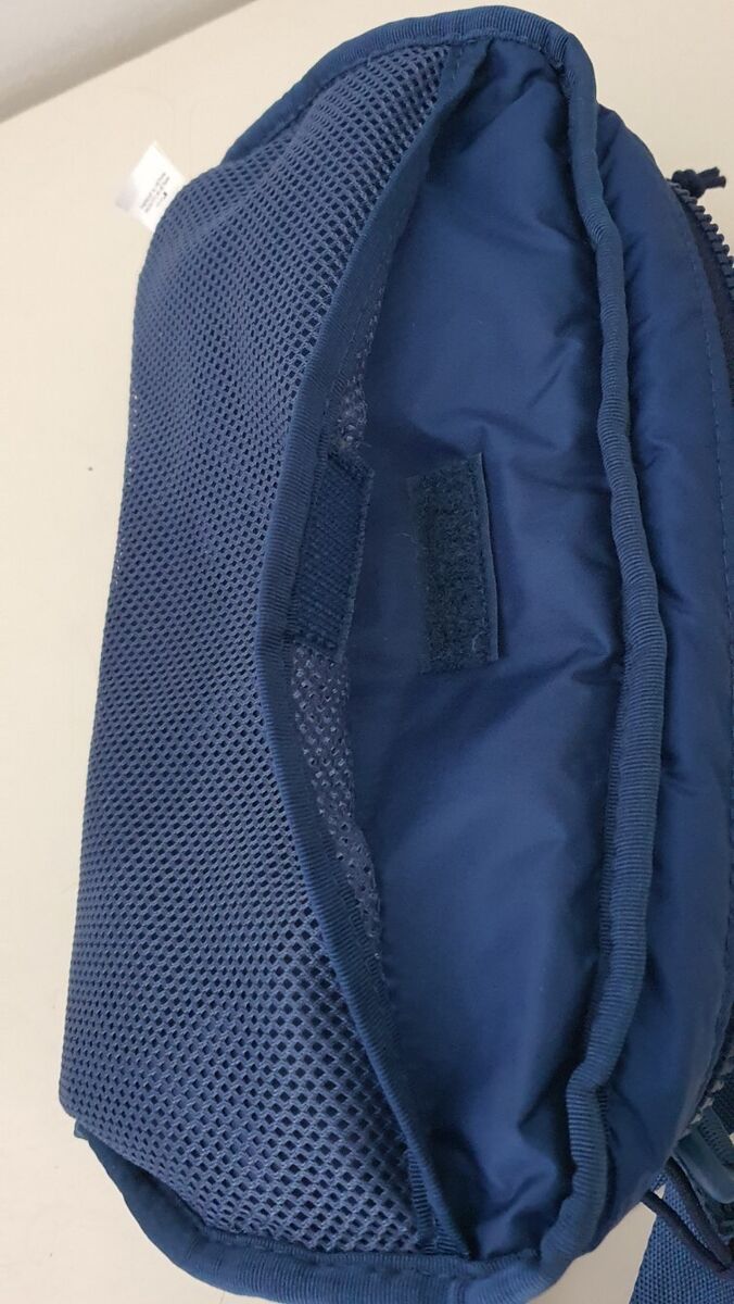 FW22 Supreme puffer side bag blue paisley shoulder Water FW22 Supreme puffer side bag blue paisley shoulder Water