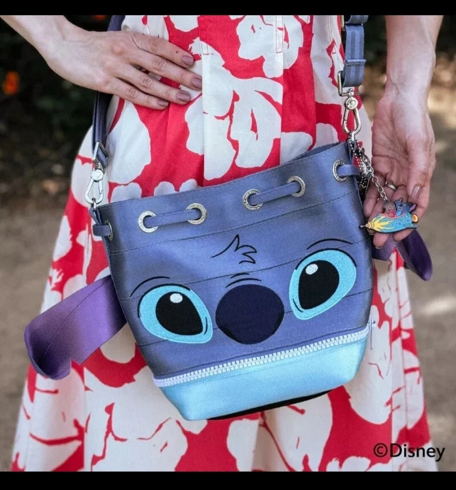 Bolso Harveys Seatbelt Disney Stitch mediano Park Hopper Foto 4 de 4