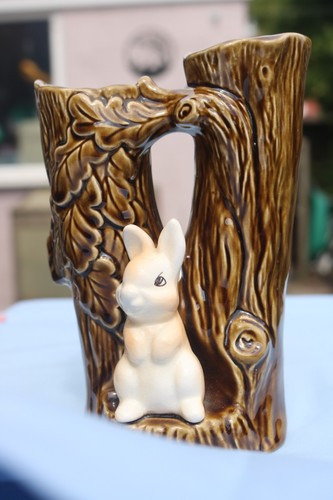 Vintage Sylvac 4243 Woodland Oak tree Rabbit Vase Free P&P in UK