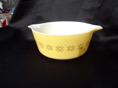 Vintage Pyrex Town & Country Bowl #472 - 1 1/2 pint