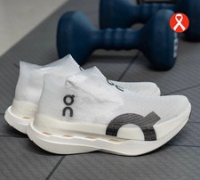 ON Cloudboom Strike LS Lightspray White/Black...