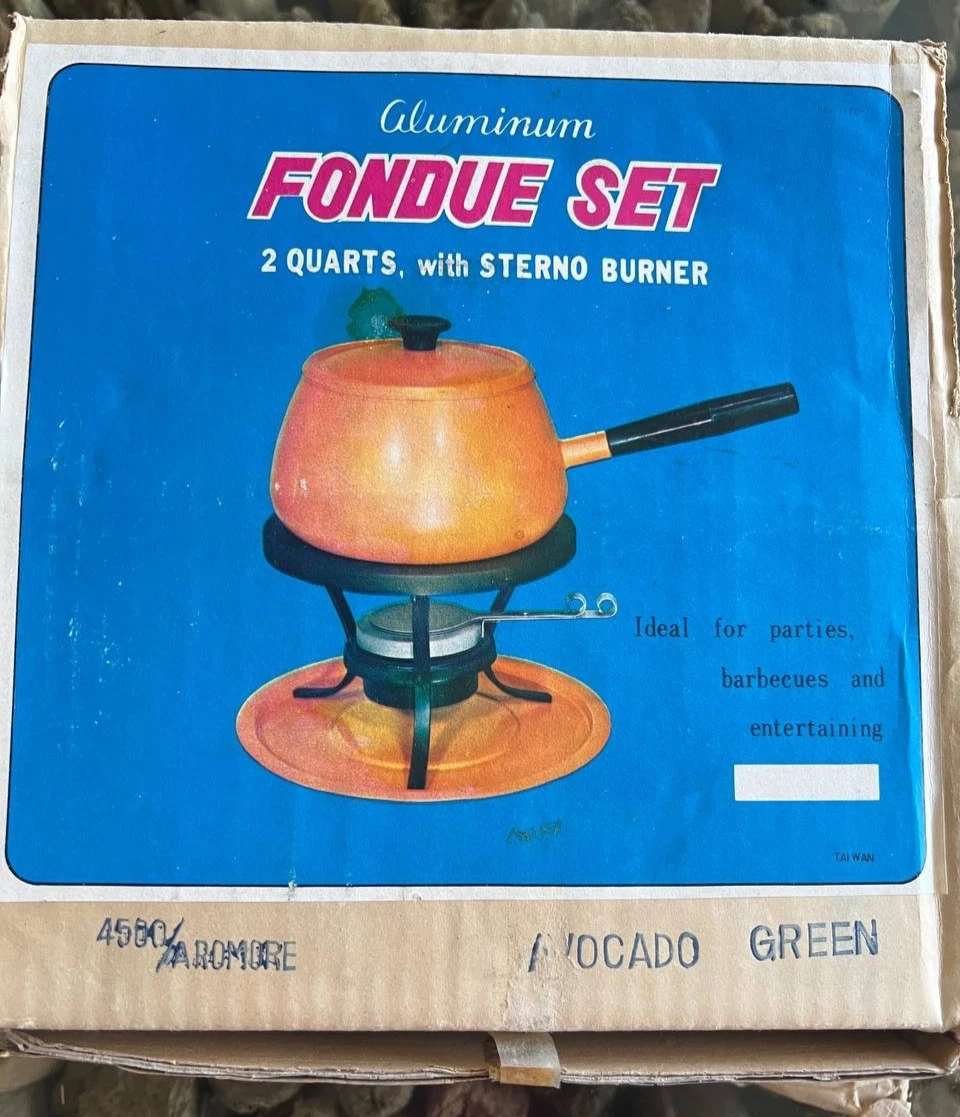 VTG ALUMINUM Fondue Set 2 Quart w/ Sterno Burner Enamelware New W/box Green
Opens in a new window or
