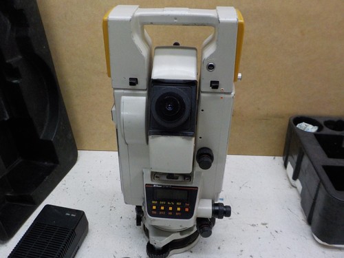 Nikon Theodolite DTM-5 Total Station, with Battery BC-2, Charger & Packing Case. - Picture 12 of 20