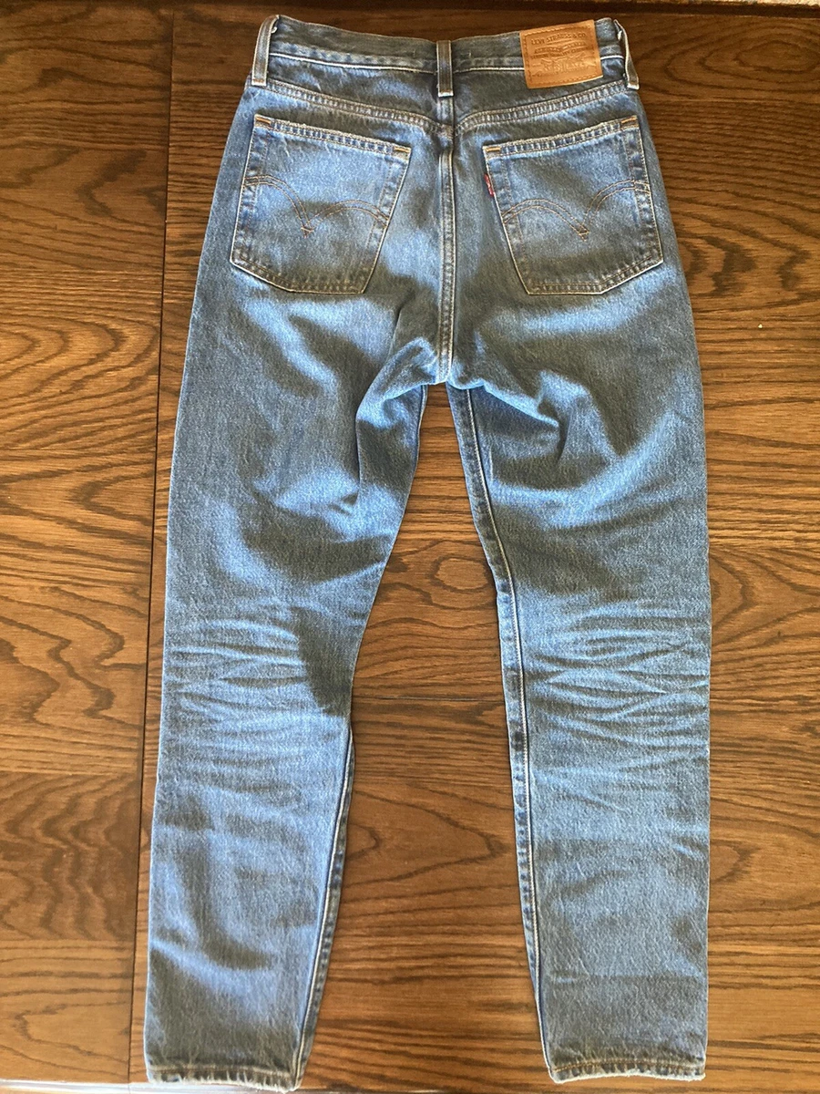 Levis top size 25