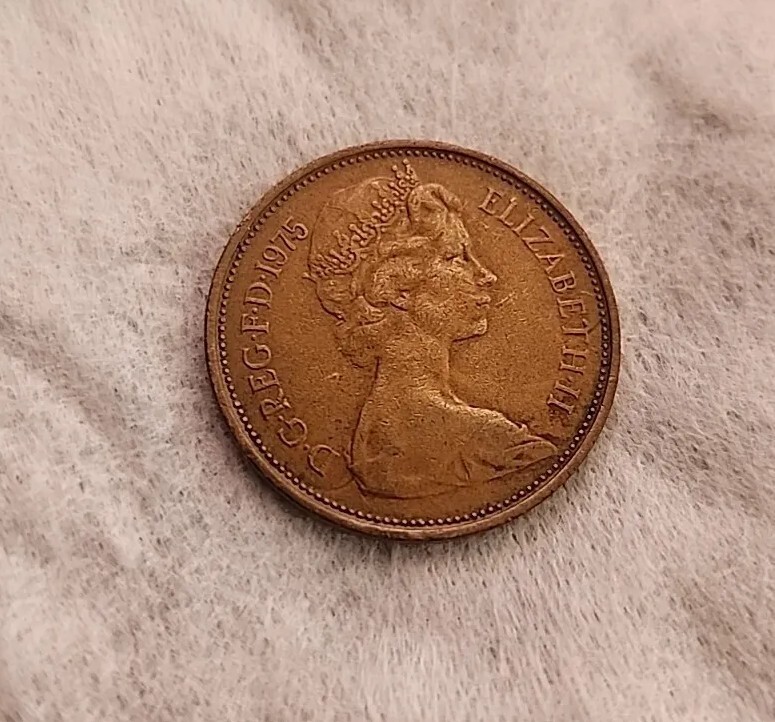 1975 New Pence 2 Coin Queen ELIZABETH II D.G. REG. F.D. Bronze