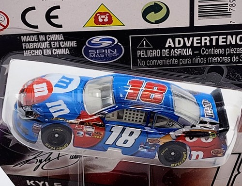 2012 Spin Master NASCAR Authentics 18 Kyle Busch 1:64 M&M's Toyota Camry Limited - Picture 3 of 7