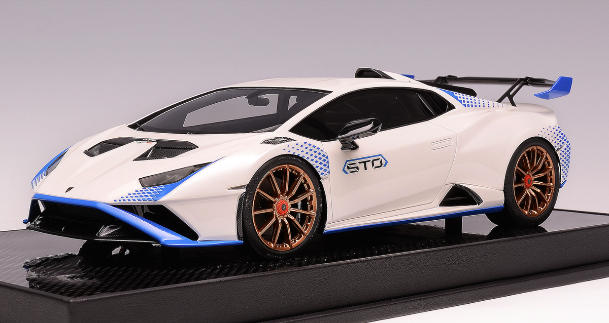 1/18 Ivy Models Lamborghini Huracan STO in white / Blue Accent