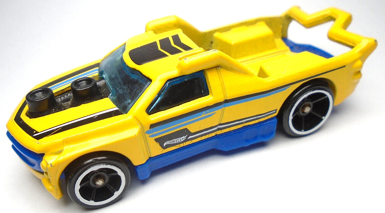 2016 HOT WHEELS FIG RIG HW RIDE-ONS YELLOW 1:64 DIECAST 3" TRUCK W/ BLUE & BLACK