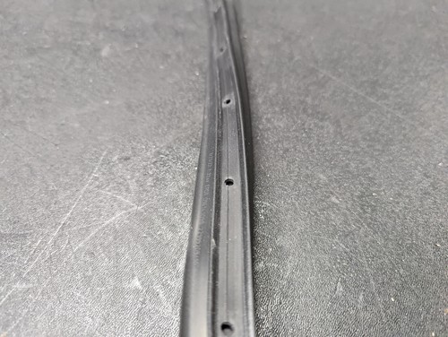 Front Right Door Weatherstrip 2022 Chevrolet Equinox 22999210 2018 2019- 2021 - Picture 5 of 7