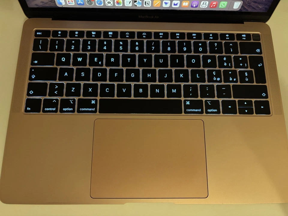 Apple MacBook Air 13" · i5 8th gen 1.6 GHz · 8GB · 128GB, foto 3 di 5