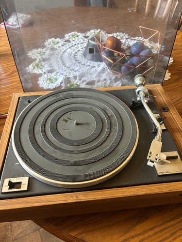 ROTEL RP-1100Q TURNTABLE record player, used but in good working condition