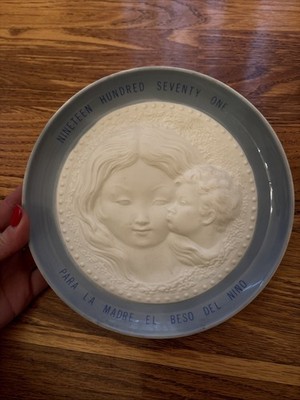 Lladro ''Para La Madre El Beso Del Nino'' Plate 8'' Italy VGC 