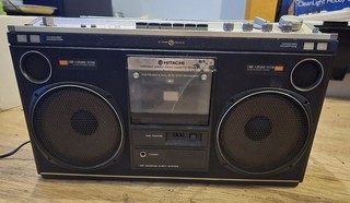 HITACHI FM SW MW LW 4BAND STEREO RADIO CASSETTE RECORDER: MODEL TRK 8080E
