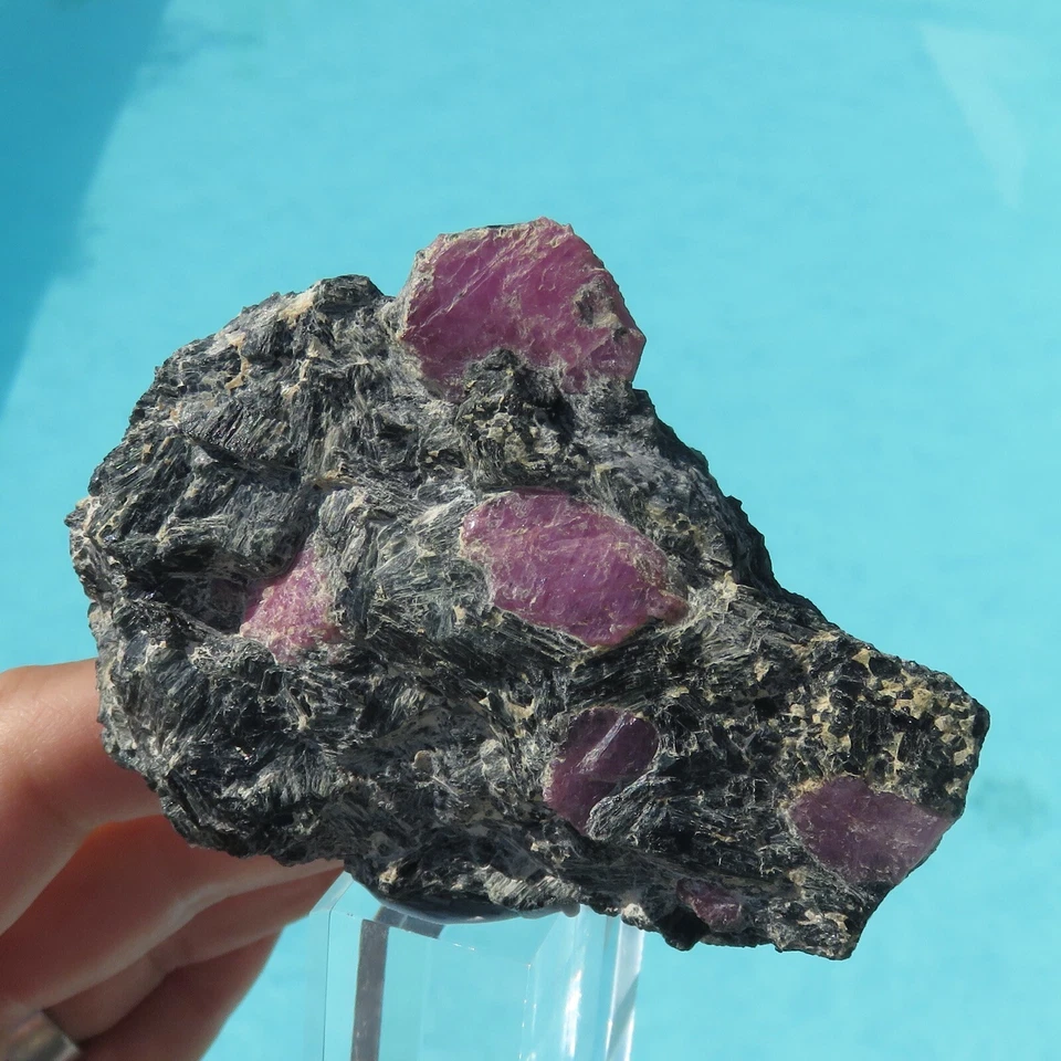 Minéraux Corindon Var. Rubis Sur Matrice Madagascar - Photo 2/2