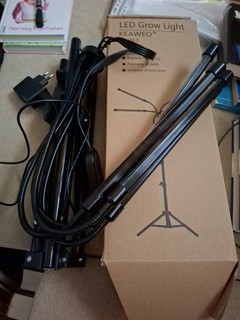 Pflanzenlampe LED 40W Vollspektrum 4 Heads Tripod Einstellbar Wachstumslampe