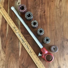 Ridgid 00-R Ratchet Pipe Threader Die Set  1/8”-3/4” 6 Dies Handle & Die Holder