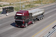 Truck photo DAF XF tarpaulin trailer Kazakhstan burgundy #w7ue