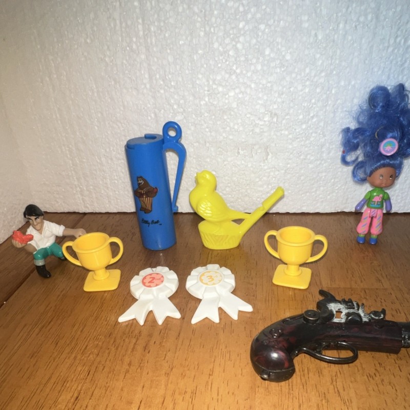 Vintage Toy Figures, Mini Dolls, Trophies, Ribbons, Toy Gun & Accessories Lot