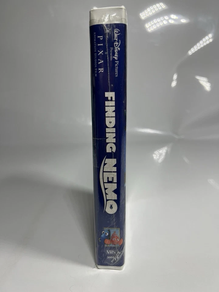 Disney Pixar FINDING NEMO VHS Video Tape Clamshell NEW Factory Sealed - Image 3 of 4