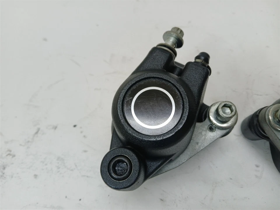 Pinzas de freno delanteras Harley-Davidson Ultra Classic 1998 44023-83C 11 k millas Foto 2 de 4