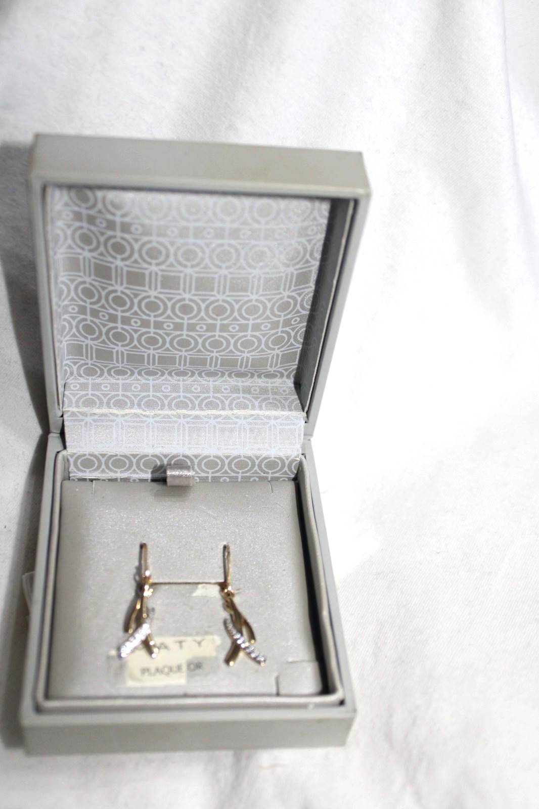 Boucles d'oreilles dormeuses plaqué or 2 tons et brillants pour le quotidien