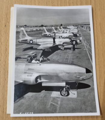ORIGINAL ENDE 1940er PRESSEFOTO LOCKHEED STERNENSCHNUPPEN AUFGEREIHT 11 x 8 cm