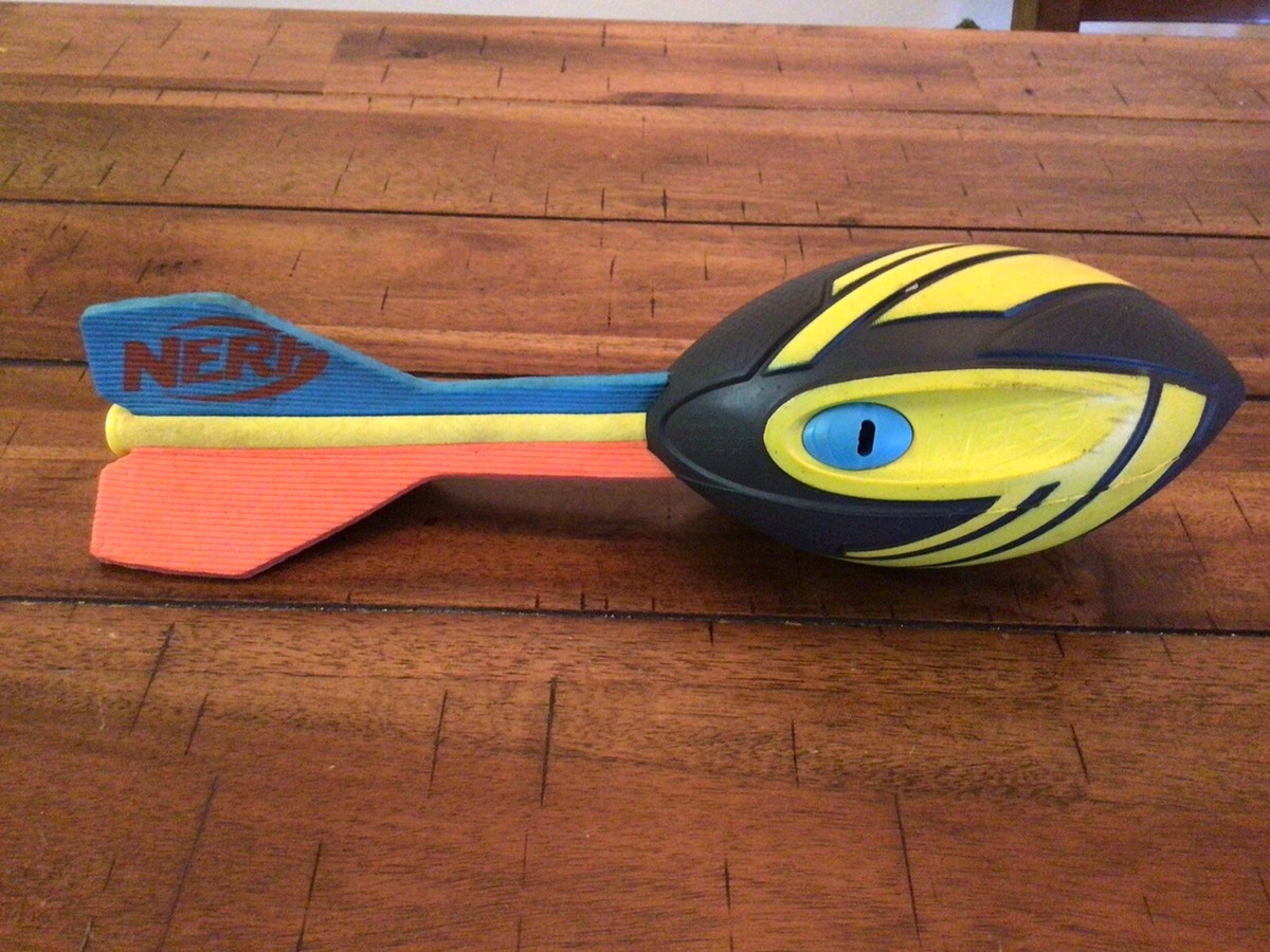 NERF Aero Whistler Howler Vortex Football Yellow/Blue 2017 Hasbro NERF Aero Whistler Howler Vortex Football Yellow/Blue 2017 Hasbro